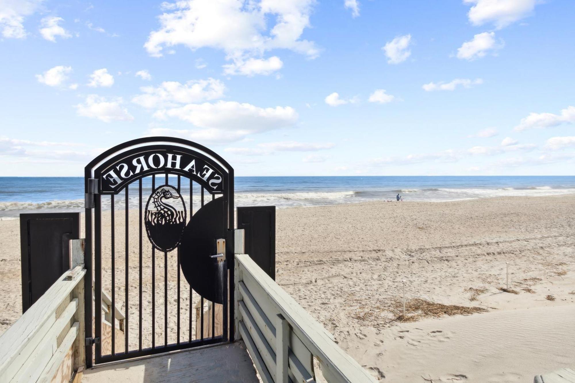 Seahorse Oceanfront Inn Neptune Beach Exterior foto